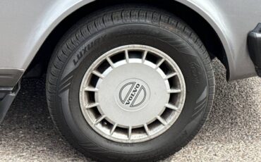Volvo-240-dl-sedan-1991-silver-7