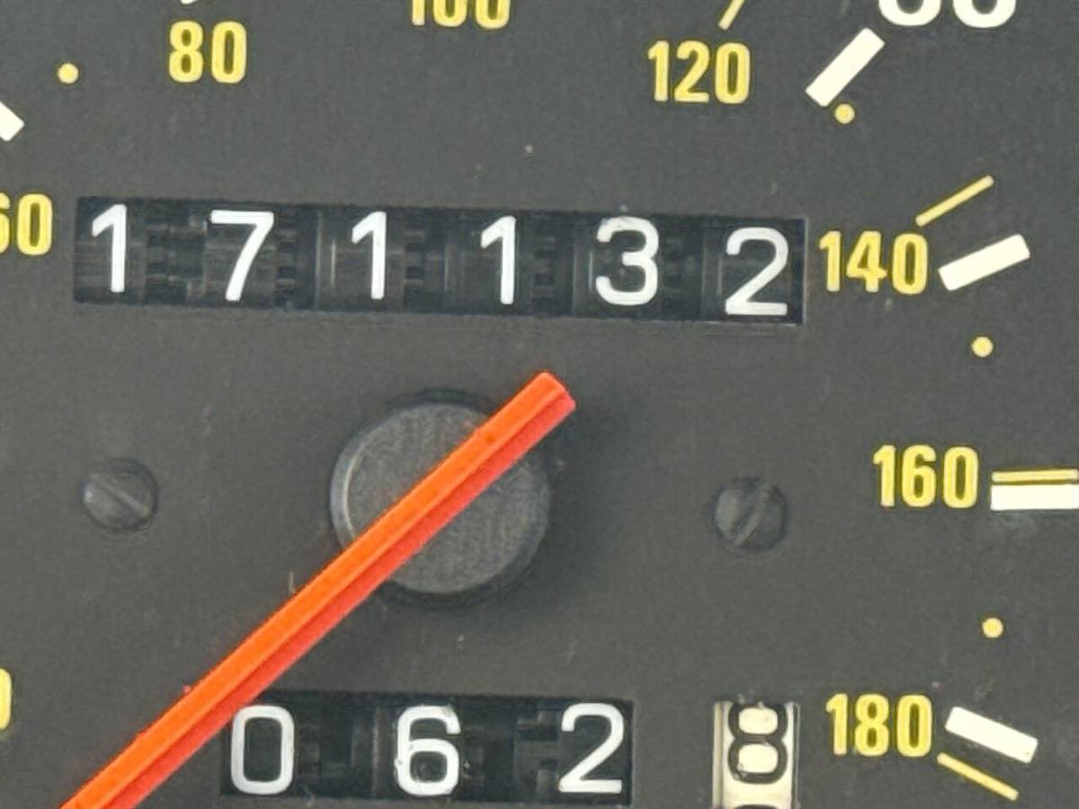 Volvo-240-dl-sedan-1991-silver-9
