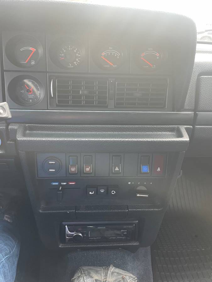 Volvo-240-estate-1992-grey-4