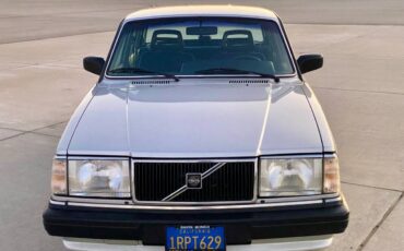 Volvo-240-series-1986-silver-1