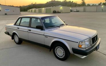 Volvo-240-series-1986-silver-12