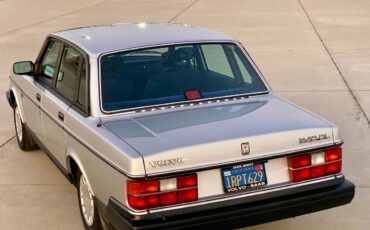 Volvo-240-series-1986-silver-13