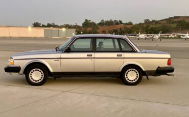 Volvo-240-series-1986-silver-2