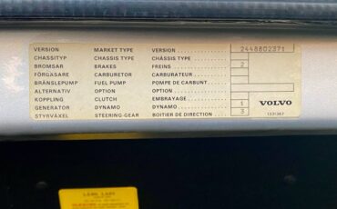 Volvo-240-series-1986-silver-23