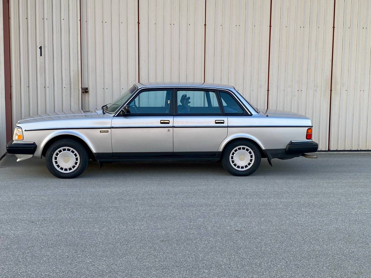 Volvo-240-series-1986-silver-5