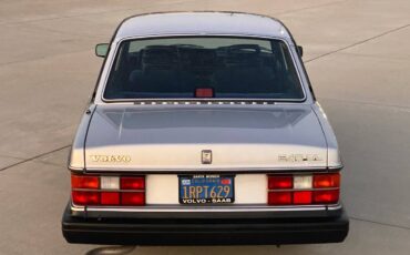 Volvo-240-series-1986-silver-6