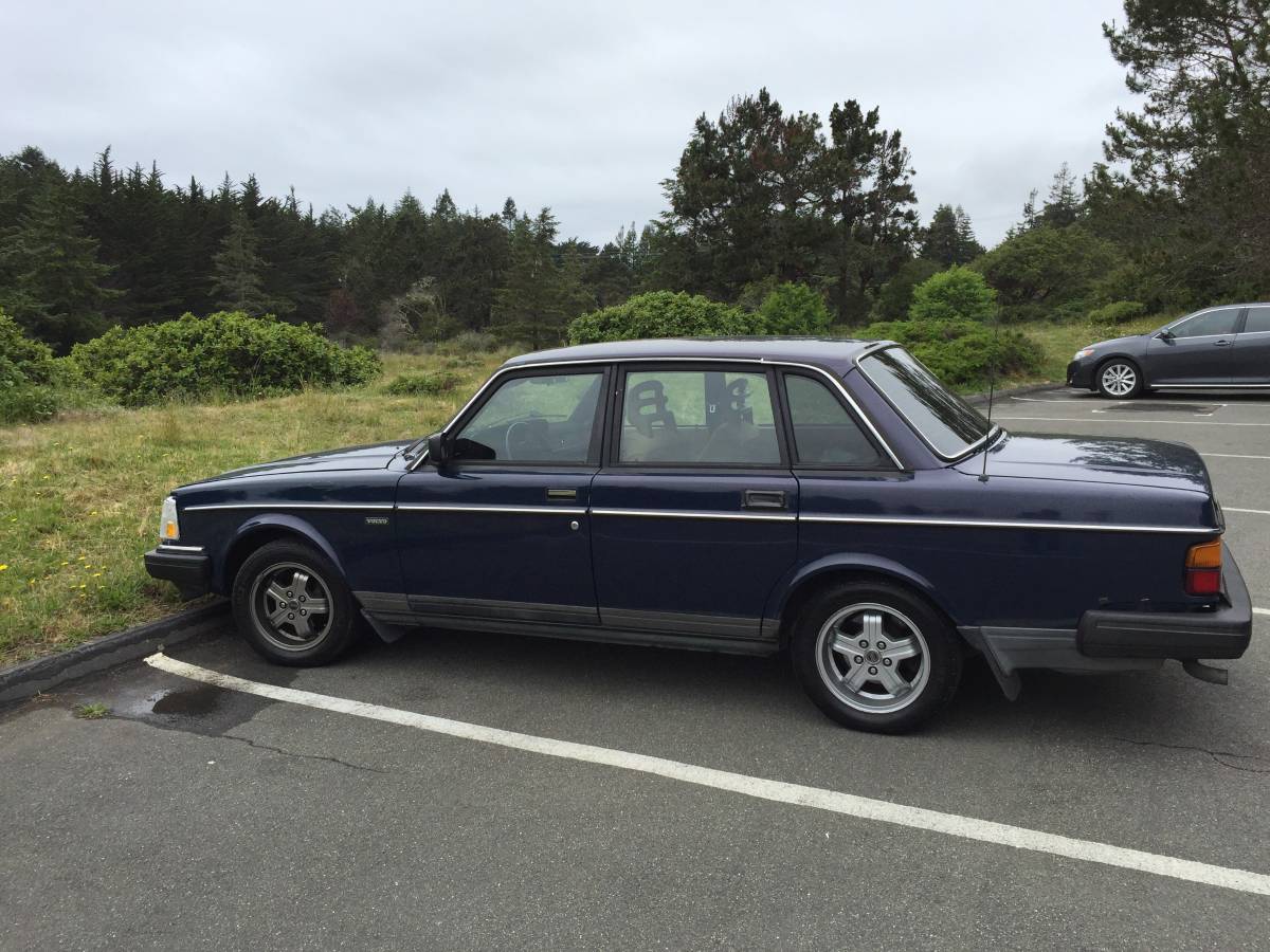 Volvo-240-series-1990-blue-1
