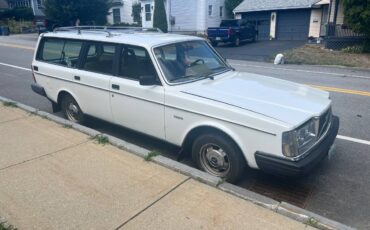 Volvo-240-wagon-1983-white-1