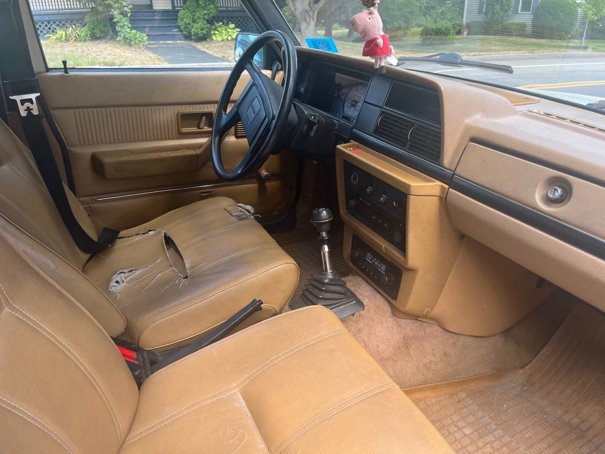 Volvo-240-wagon-1983-white-4