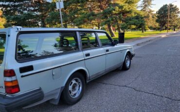 Volvo-240-wagon-1986-1