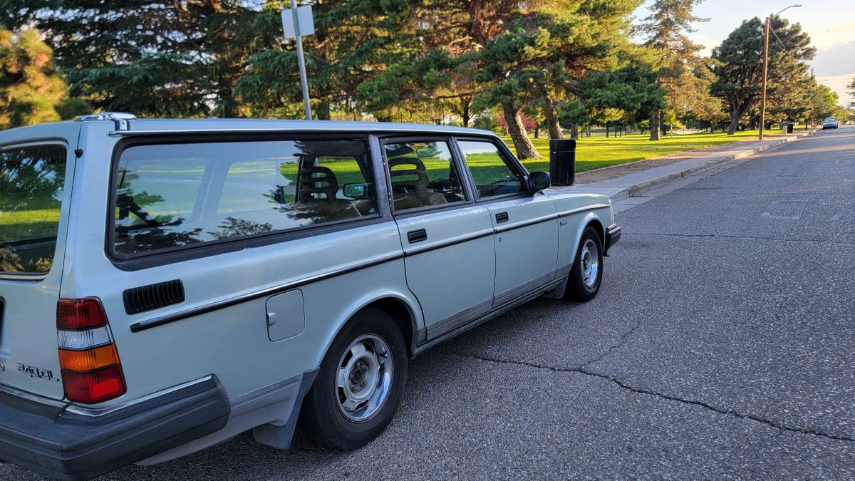 Volvo-240-wagon-1986-1
