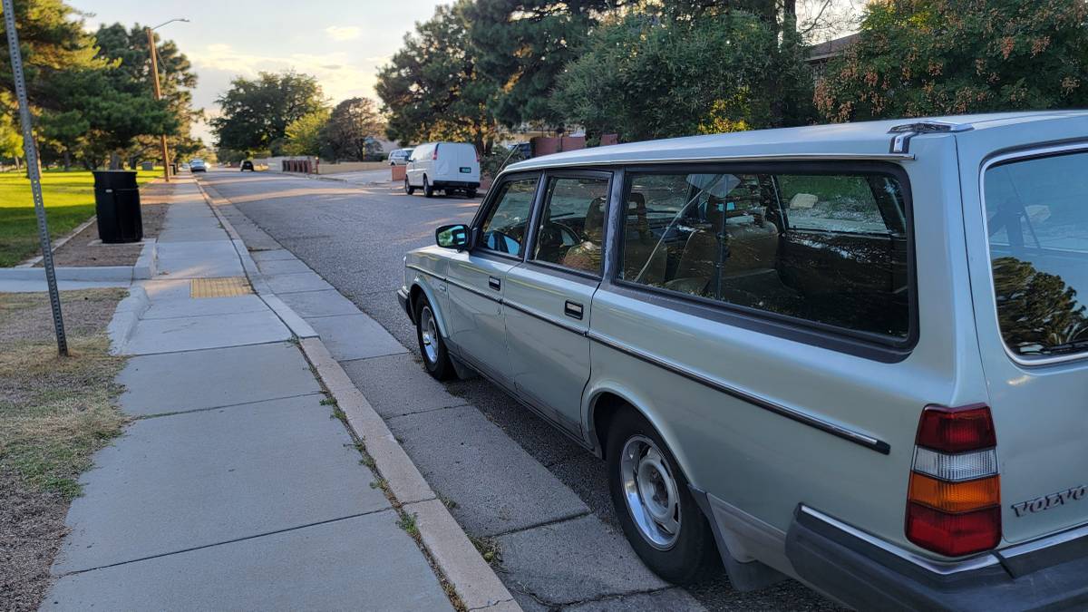 Volvo-240-wagon-1986-2