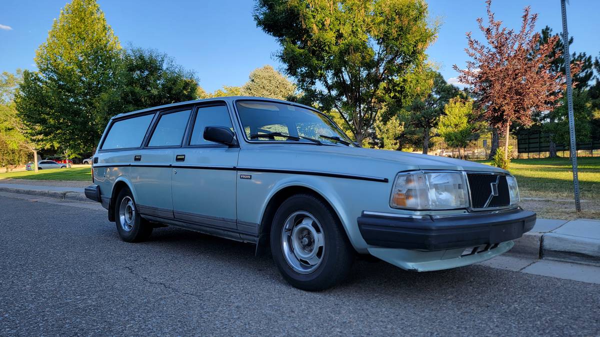 Volvo-240-wagon-1986