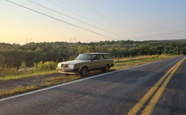 Volvo-240-wagon-1988-1