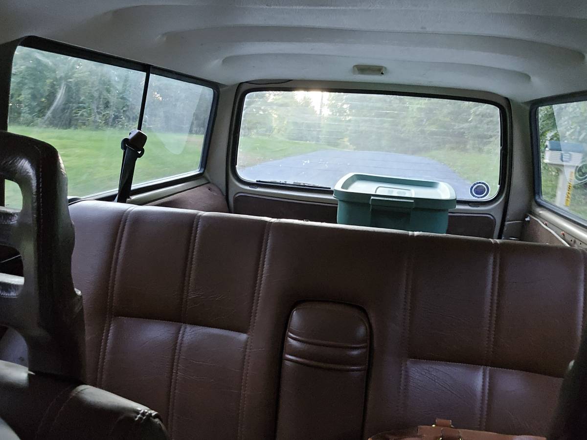 Volvo-240-wagon-1988-3