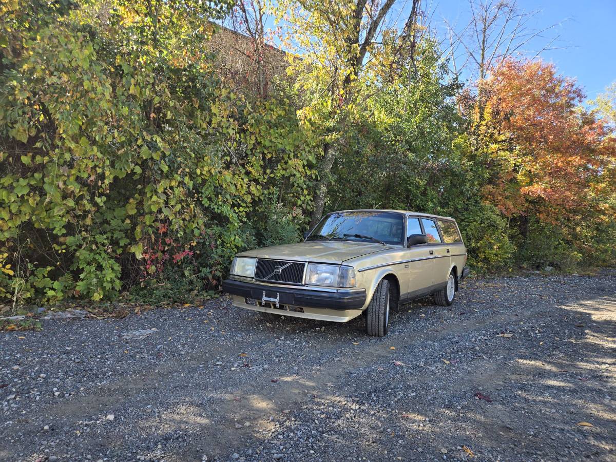 Volvo-240-wagon-1988
