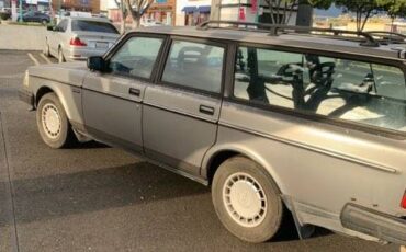 Volvo-240-wagon-1989