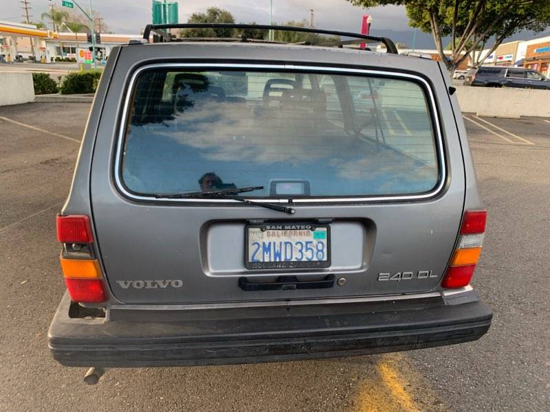 Volvo-240-wagon-1989-4