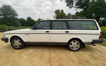 Volvo-240-wagon-1992-white-1