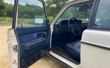 Volvo-240-wagon-1992-white-10