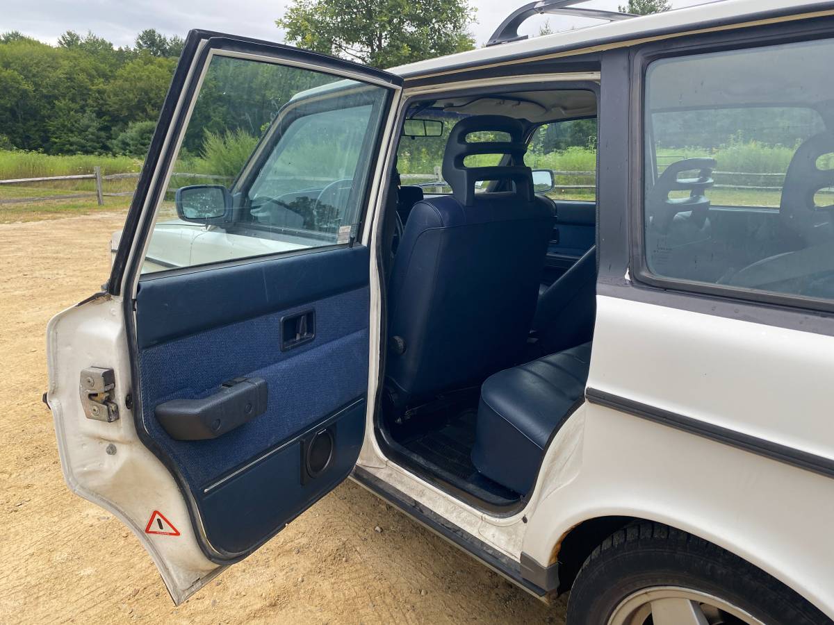 Volvo-240-wagon-1992-white-12