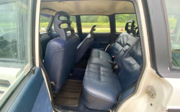 Volvo-240-wagon-1992-white-13