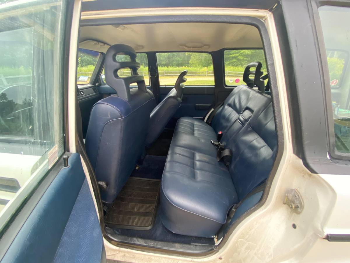 Volvo-240-wagon-1992-white-13