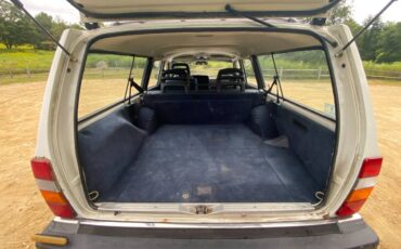 Volvo-240-wagon-1992-white-14