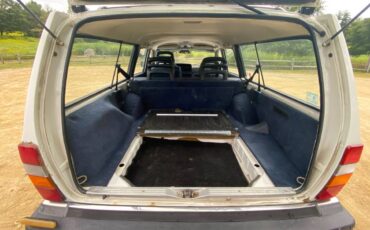 Volvo-240-wagon-1992-white-15