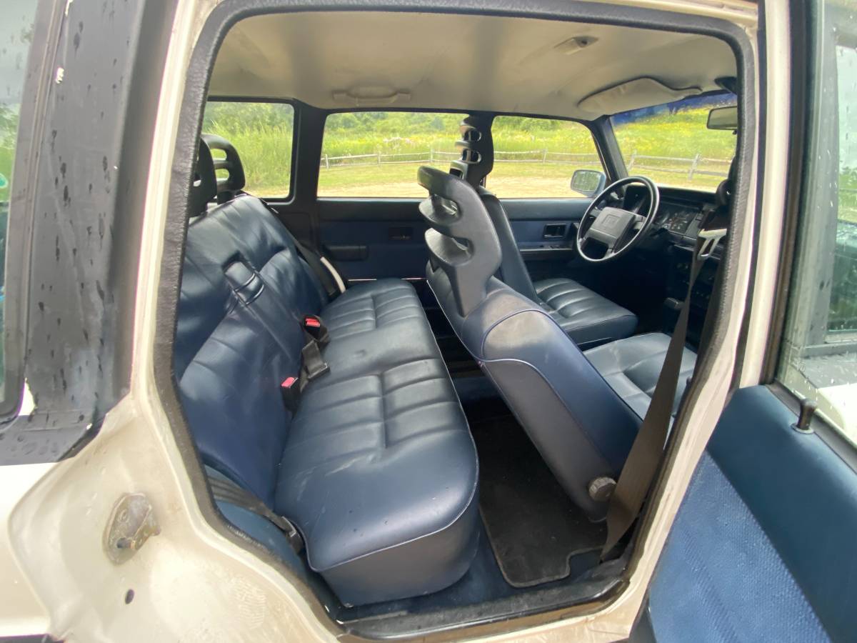 Volvo-240-wagon-1992-white-19