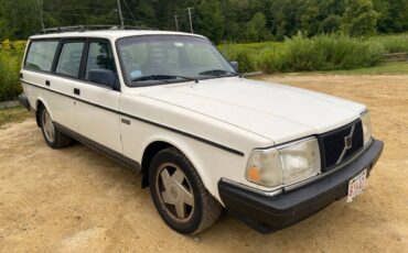 Volvo-240-wagon-1992-white-2