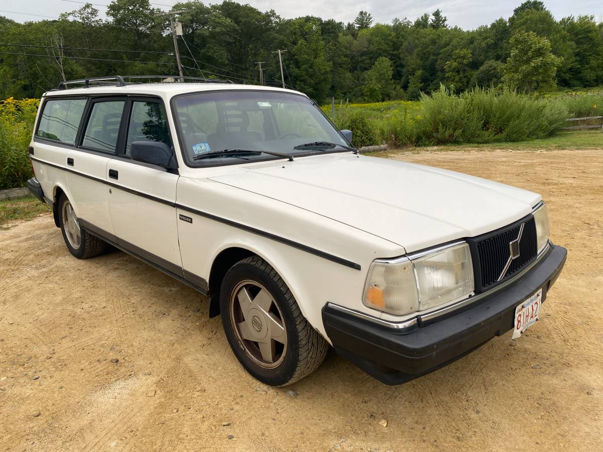 Volvo-240-wagon-1992-white-2