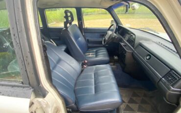 Volvo-240-wagon-1992-white-20