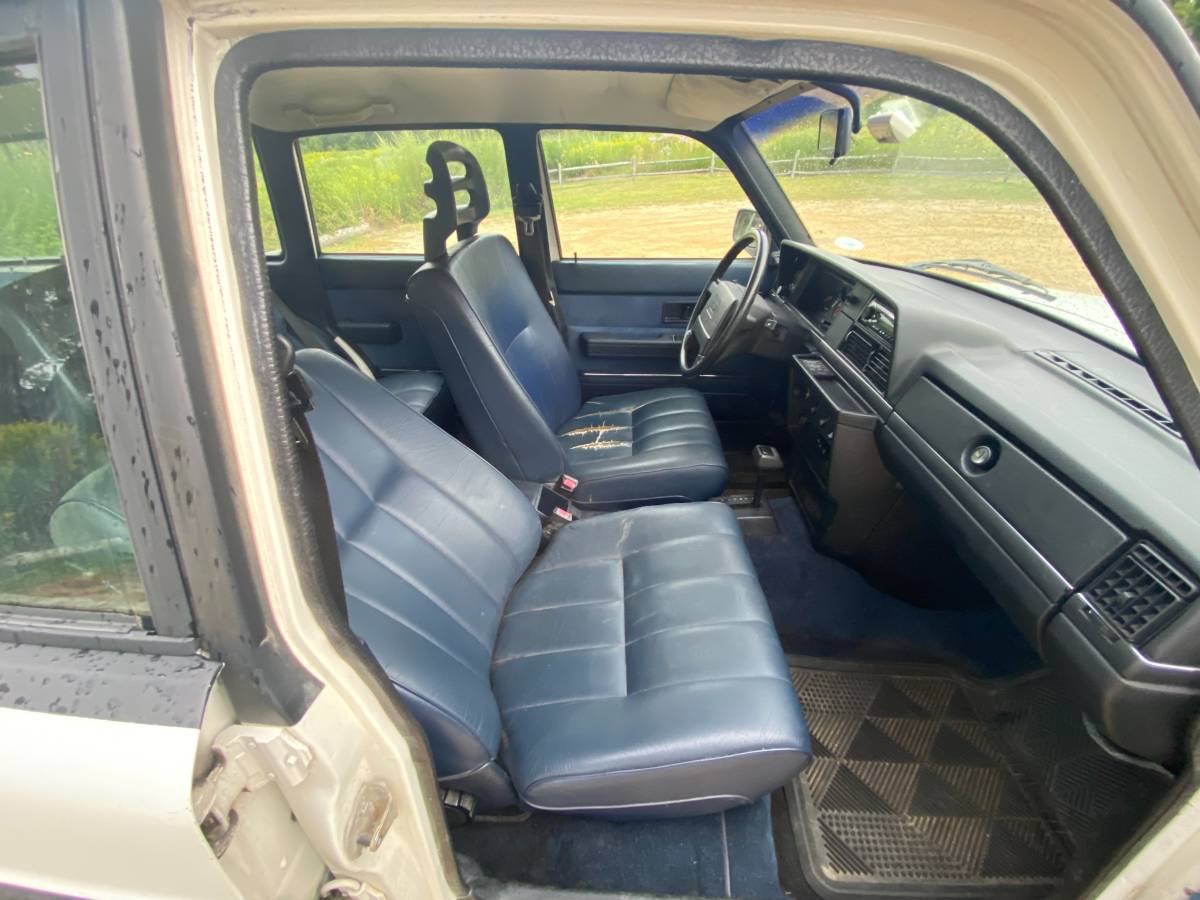 Volvo-240-wagon-1992-white-20