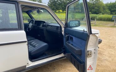 Volvo-240-wagon-1992-white-21