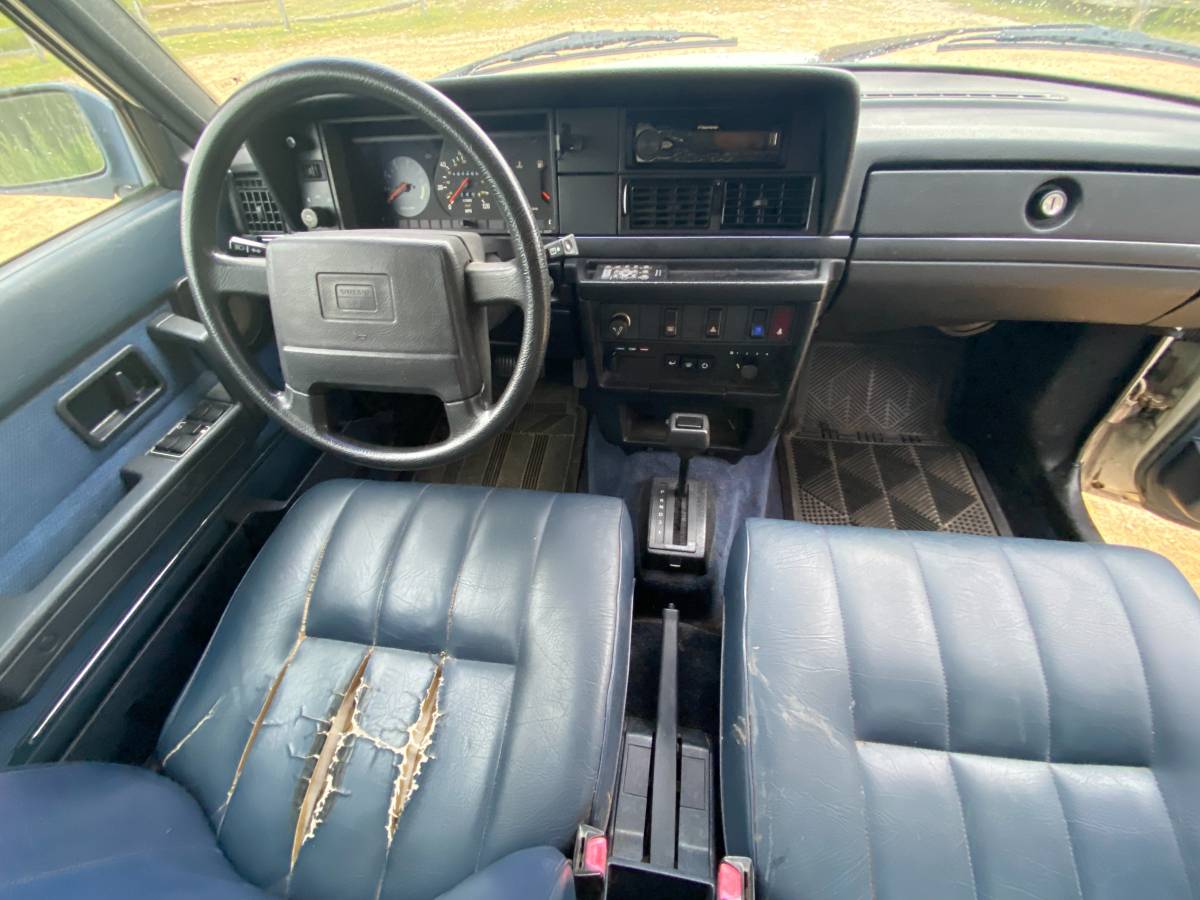 Volvo-240-wagon-1992-white-22