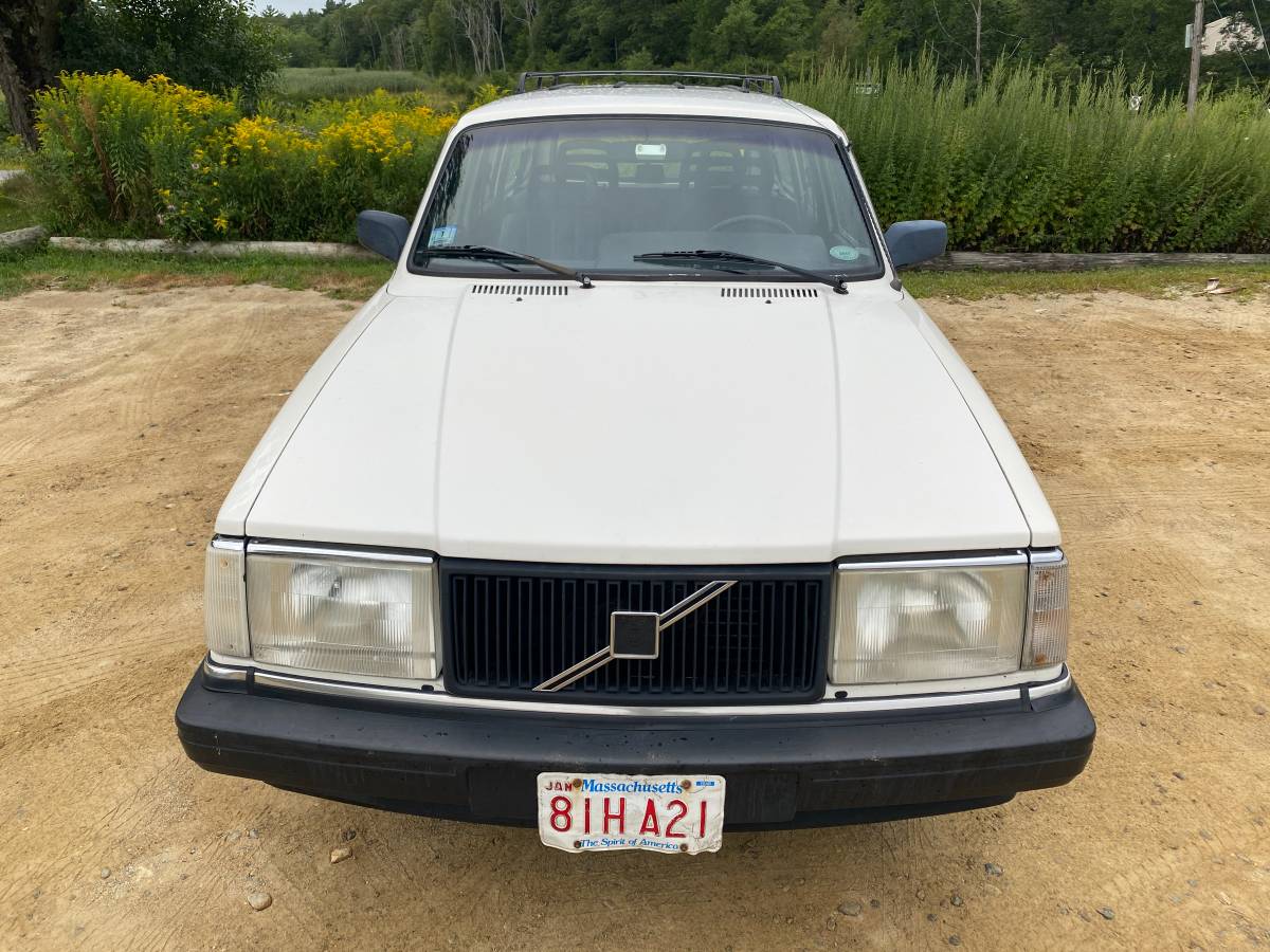 Volvo-240-wagon-1992-white-3