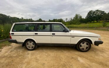 Volvo-240-wagon-1992-white-4