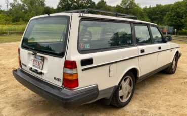 Volvo-240-wagon-1992-white-5