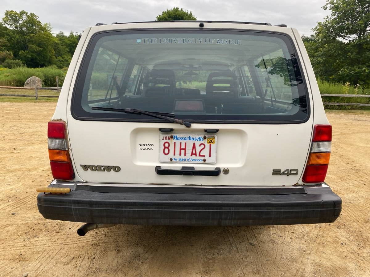 Volvo-240-wagon-1992-white-6