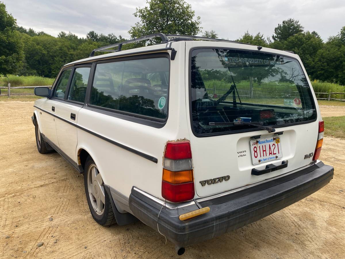 Volvo-240-wagon-1992-white-7