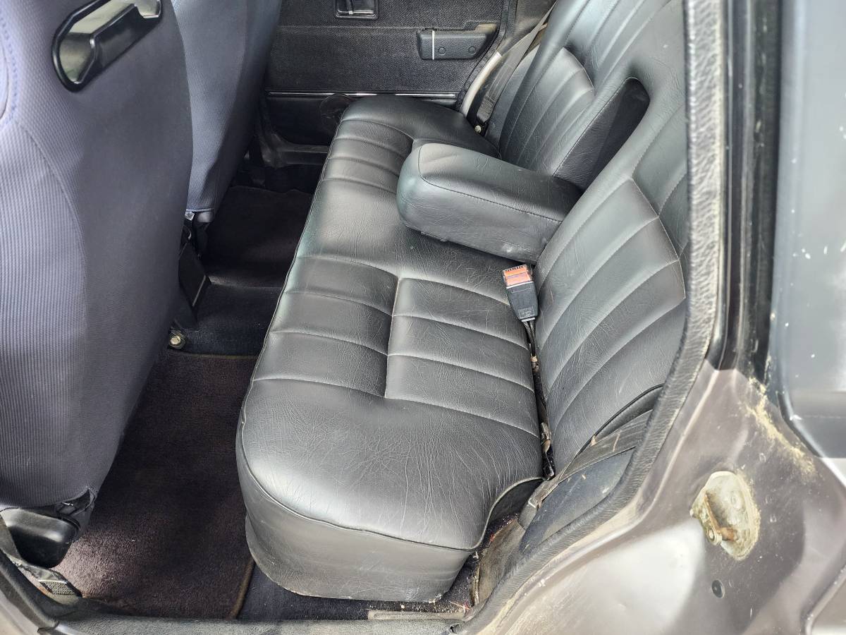 Volvo-240dl-wagon-1992-29