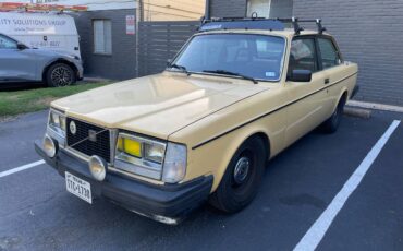 Volvo-242-1982-1