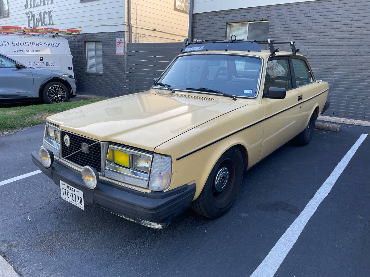 Volvo-242-1982-1