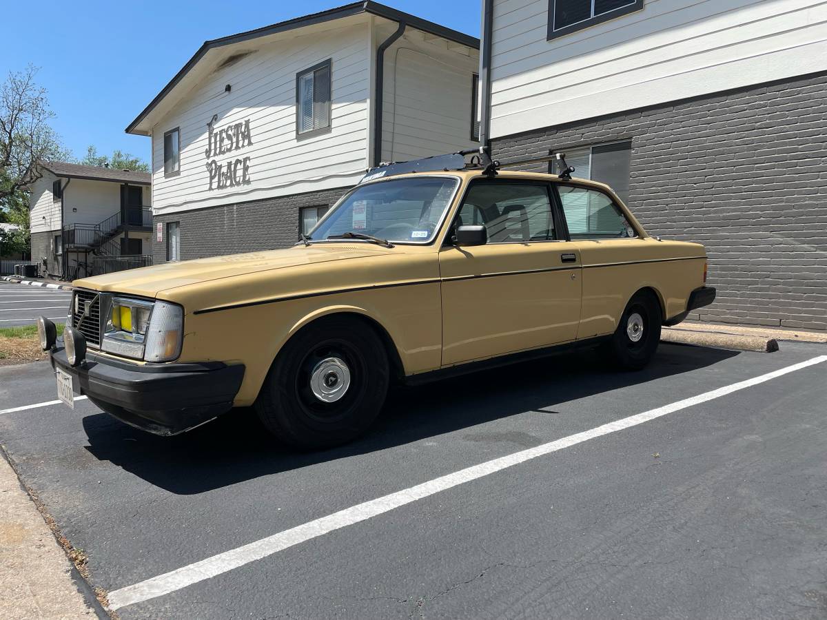 Volvo-242-1982-3