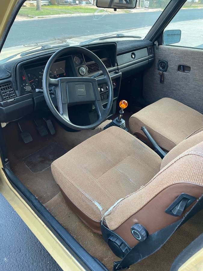 Volvo-242-1982
