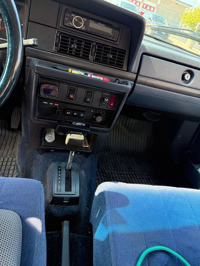 Volvo-244-1986-blue-3