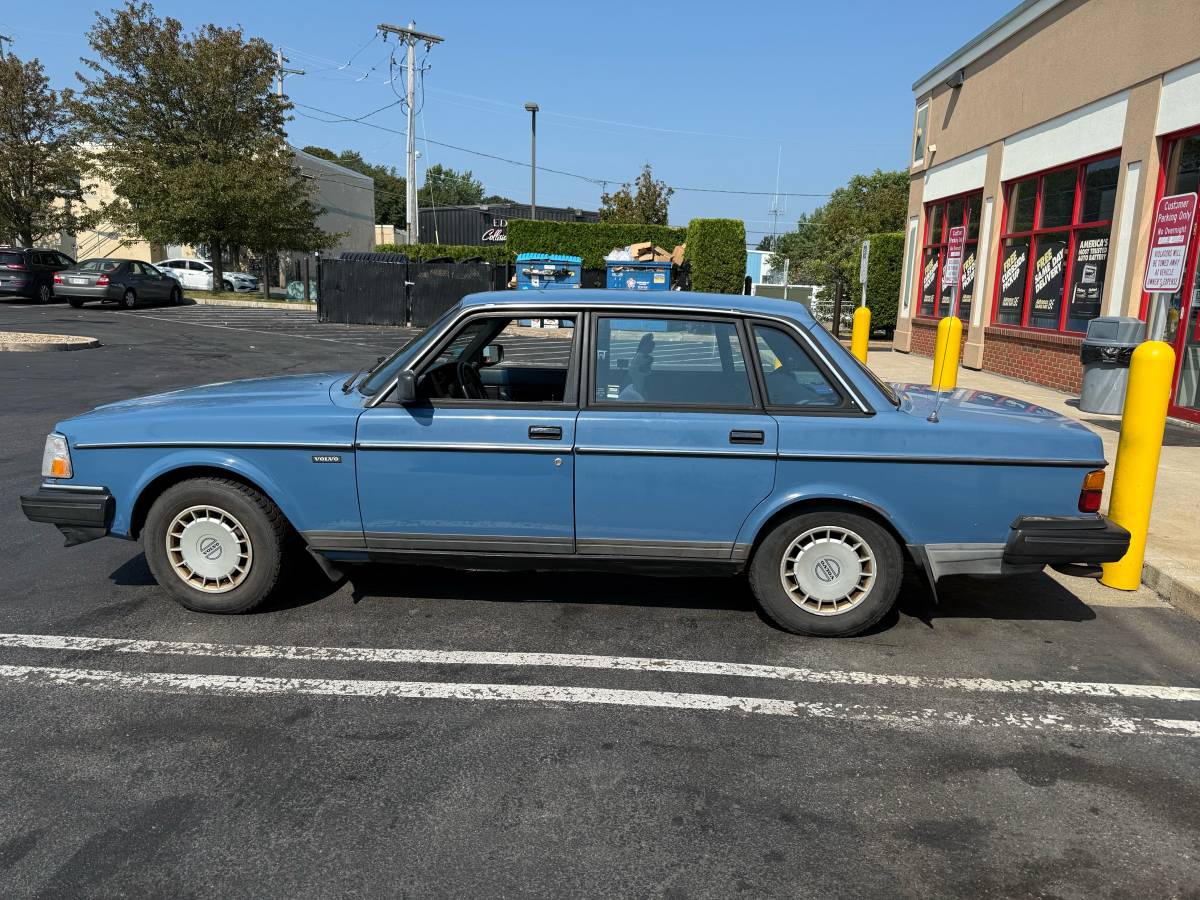 Volvo-244-1986-blue-6