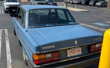 Volvo-244-1986-blue-9