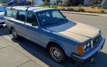 Volvo-245-1980-blue
